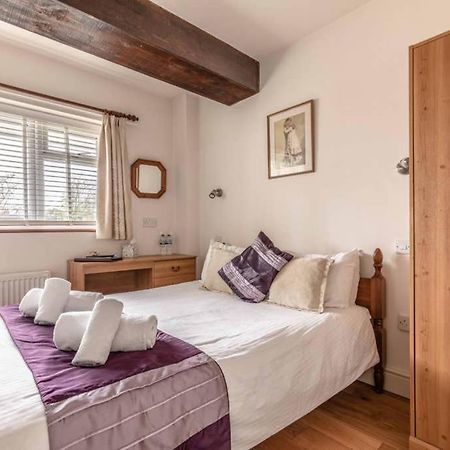4 Bed 3 Baths In Central Windsor! Walk 2 All The Sights! Legoland 5 Min Drive Zewnętrze zdjęcie