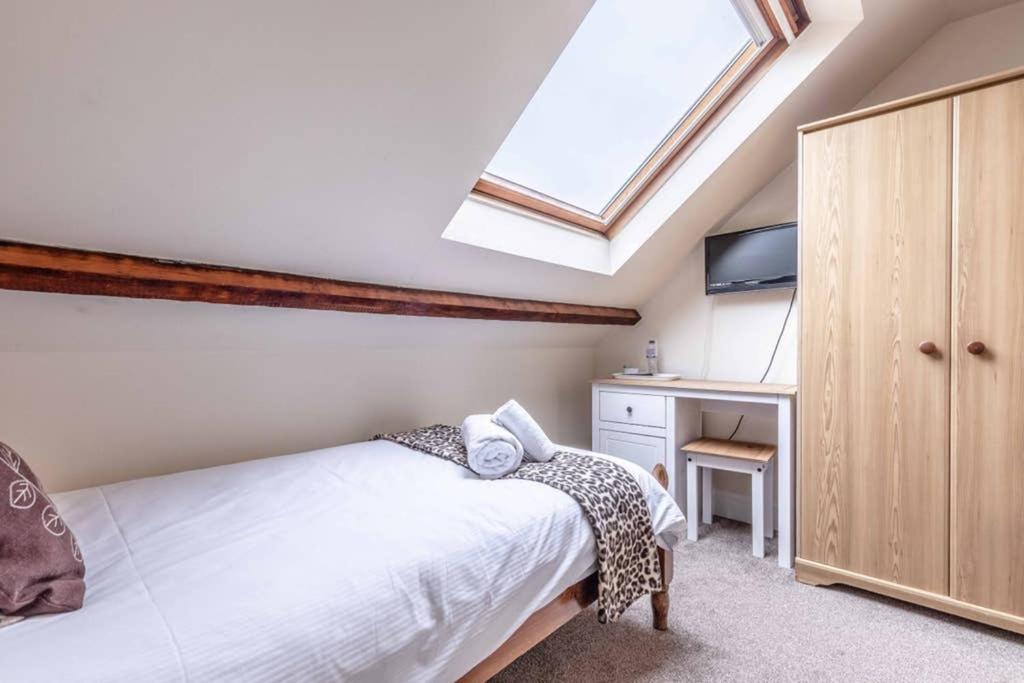 4 Bed 3 Baths In Central Windsor! Walk 2 All The Sights! Legoland 5 Min Drive Zewnętrze zdjęcie